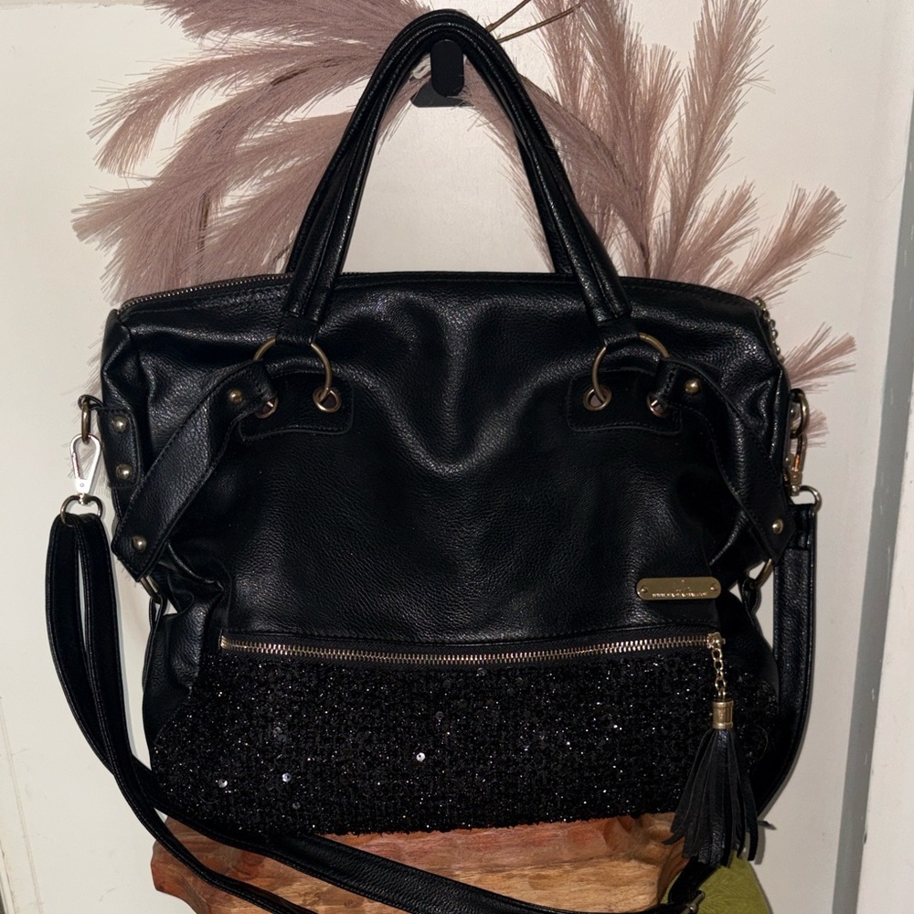 Overnight bag black w/sequin trim#glamtravel pocket.#slouchy#chic#satchel#BTS